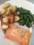 salmon with roasted potatoes and green beans